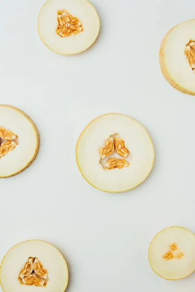 Top view of fresh yellow melon slices, on grey background — Stock Photo