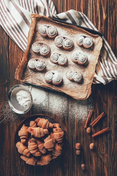 Elevated view of delicious baked cookies on plate and tray in bakery — Stock Photo