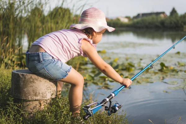 Petite Fille Douce Sur Pêche Près Rivière Petite Fille Ans — Photo