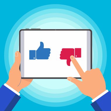 İzole mavi arka plan üzerinde siyah tablet cihaz tutan el. İnsan yastık tablet ile sevmediğim simgeler işaret ve işaret parmağı işaretçi touch gibi ekran düz tasarım vektör çizim eller. 