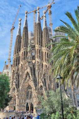 Barcelona, İspanya - Eylül 05. 2018: Sagrada Familia için Barselona, İspanya, üzerinde 05 Eylül 2018. Bu etkileyici Katedrali Aslında tarafından tasarlanmıştır Antoni Gaudi hala 1882 yılından bu yana inşa
