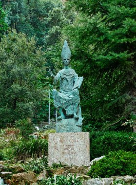 Başrahip Olib Anıtı