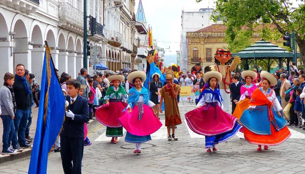 Cuenca Ecuador November 2018 Grupp Barn Dansare Klädd Färgglada Dräkter — Stockfoto