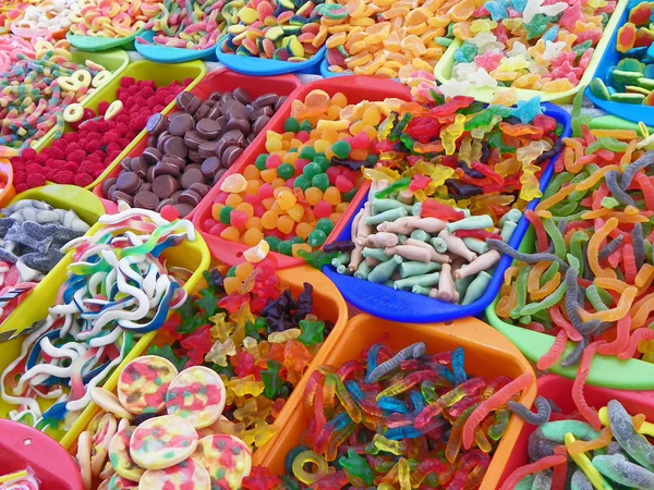 传统糖果 巧克力 棉花糖 糖果水果 坚果和更多的在公开市场在天主教科珀斯克里斯蒂庆祝活动在厄瓜多尔昆卡 — 图库照片