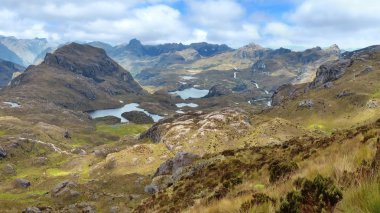 El Cajas Milli Parkı, And Highlands, Güney Amerika, Ekvador, Azuay eyaleti Mirador Tres Cruces yakın, en yüksek noktası deniz seviyesinden yaklaşık 4200 m. Pallcacocha, Chica Toreadora ve Toreadora Gölleri
