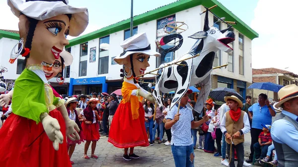 Cuenca Ecuador April 2019 Giant Skyltdockor Och Folkdansare Både Kostymer — Stockfoto