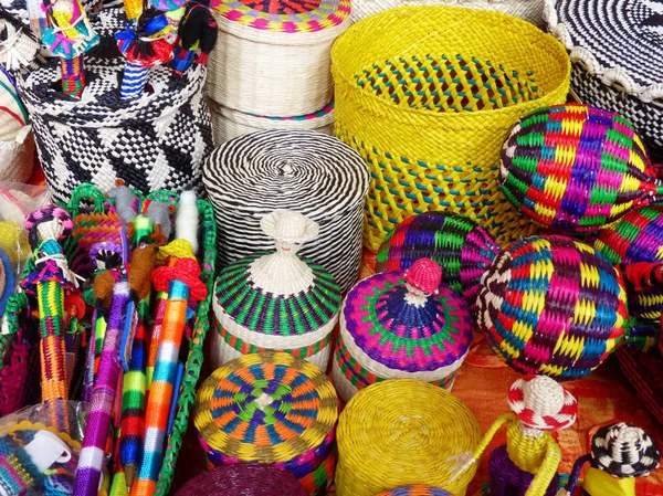 Várias Lembranças Vime Cestas Bonecas Vasos Chapéus Brinquedos Muito Mais — Fotografia de Stock