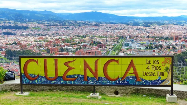 エクアドルのクエンカ 8月8 2018 街のベガとパノラマビューによるセラミックサイン クエンカ クエンカ — ストック写真