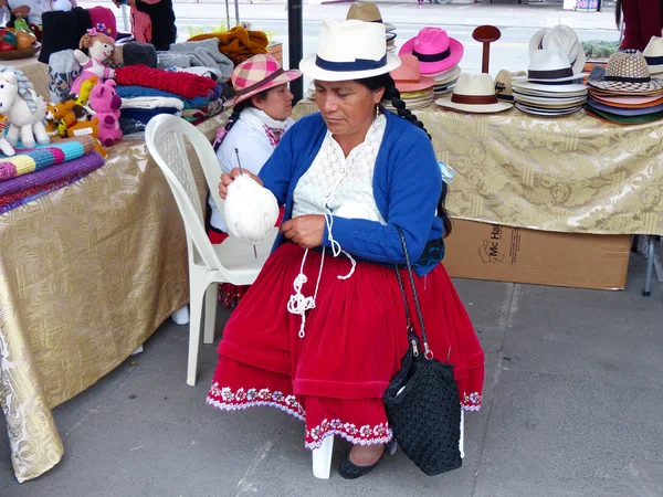 Cuenca Ecuador Septiembre 2019 Mujer Indígena Vestida Con Ropa Típica —  Fotos de Stock