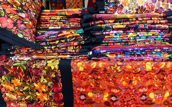 Kleurrijke Geborduurde Decoratieve Textiel Uit Otavalo Stad Ambachtelijke Markt — Stockfoto