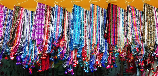 Correas Tela Colores Tejidos Mercado Artesanos Otavalo Patrones Tradicionales Diseño —  Fotos de Stock