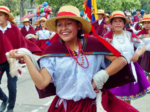 Cuenca Ecuador Noviembre 2019 Desfile Tradicional Día Independencia Cuenca Mujer — Foto de Stock