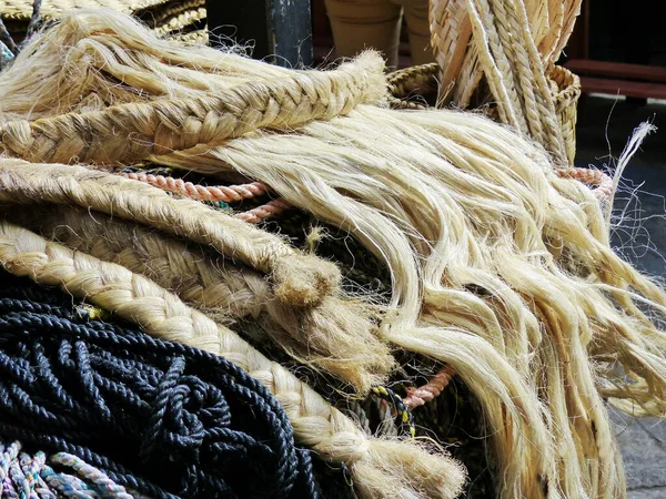 에콰도르의 쿠엥카에 시장에서 필요를 충족시키기 천연섬유에서 — 스톡 사진