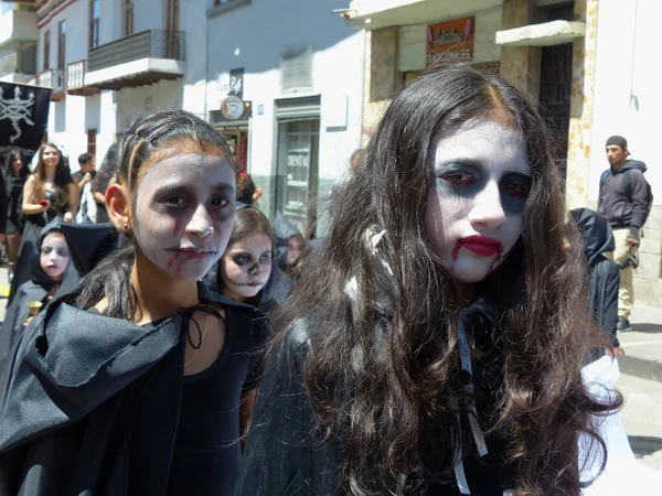 Cuenca Ecuador May 2019 Άγνωστα Φρικτά Κορίτσια Ζόμπι Στην Παρέλαση — Φωτογραφία Αρχείου
