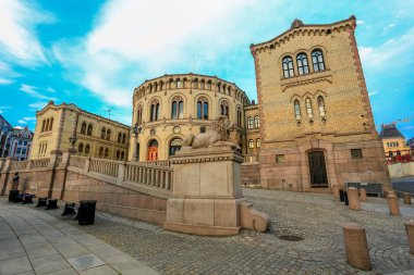 Parlamento oslo, Oslo şehrinde bulunan meşhur mekanlar.