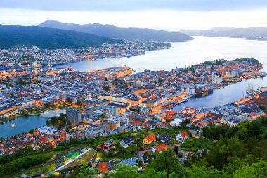 Kuş gözü Bergen city scape, görüntülemek Floyen Dağı.