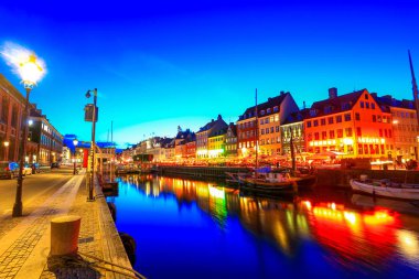 Nyhavn, Danimarka 'nın Kopenhag kentinde 17. yüzyıldan kalma bir liman, kanal ve eğlence bölgesidir..