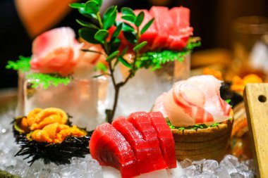 Sashimi Japonya'da ünlü bir besindir.