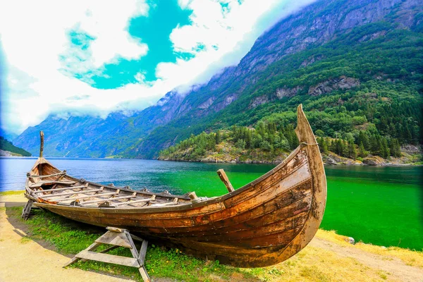 Barca Vichinga Sul Lato Del Lago Città Bergen Norvegia — Foto Stock