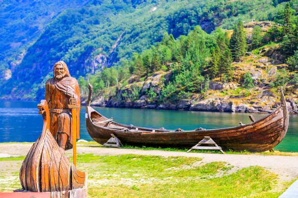 Лодка Викингов Берегу Озера Город Острый Норвегия Лицензионные Стоковые Фото