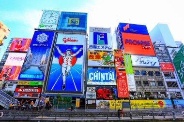 Osaka, Tokyo - Jan 1, 2019: Shinsaibashi bir popüler alışveriş Japonya'nın Osaka yer.