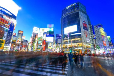 Shibuya, Tokyo - 07 Ocak 2019: Shibuya alışveriş bölgesi, Tokyo, Japonya'da bulunan meşhur mekanlar.