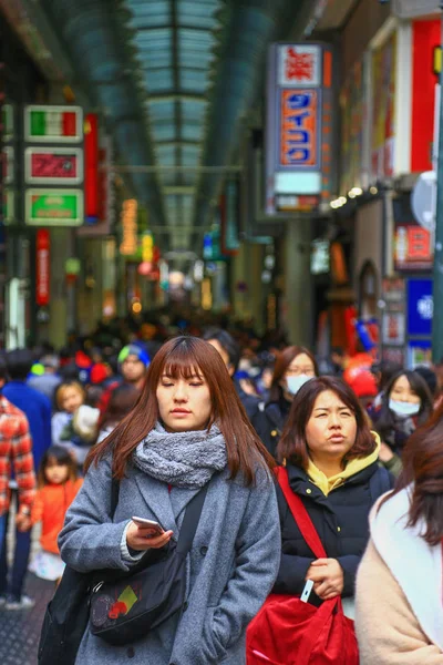 Osaka, Tokyo - Jan 1, 2019: Shinsaibashi bir popüler alışveriş Japonya'nın Osaka yer.