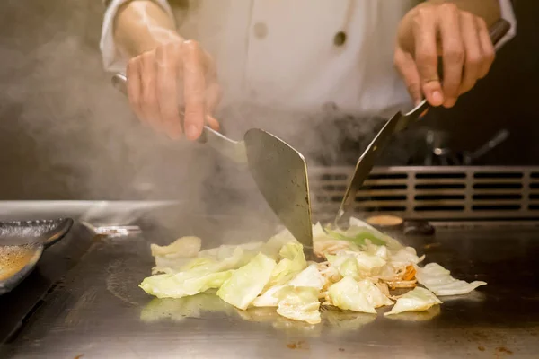 Soyut Chef restoranda Japon tarzı yemek.