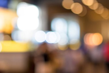 Arka plan için kahve kafede bulanık aydınlatma.