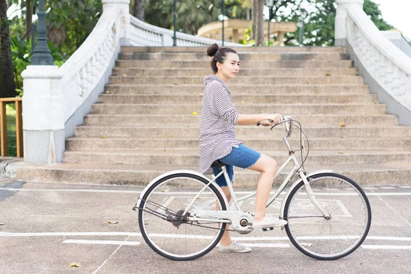 Pretty Women Riding Bicycle Relaxation — Stock Photo, Image