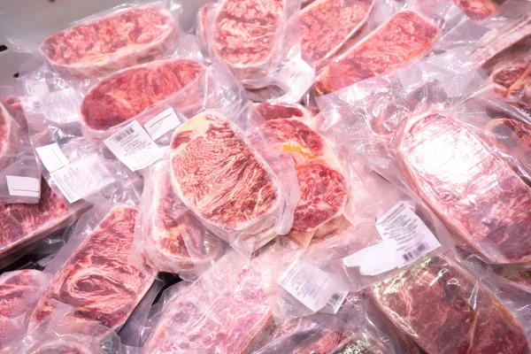 Beef slides in vacuum packages for sale in supermarkets — Stock Photo, Image