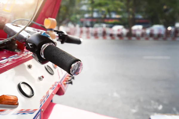 Tuk Tuk Fahrzeug auf thailand — Stockfoto