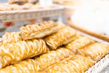 Bir rafta satmak için Fırın