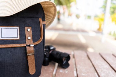Gezgin için şapka ve kamera ile Sırt Çantası