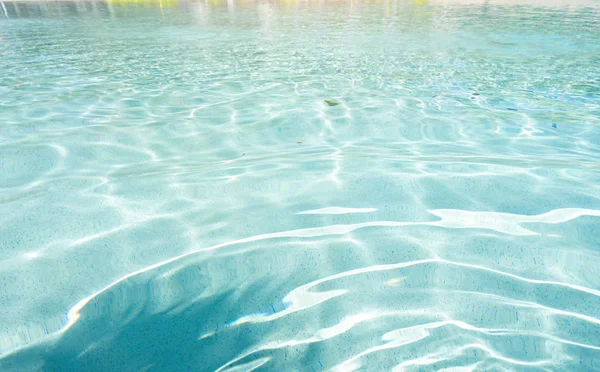 Acqua blu strutturata in piscina — Foto Stock