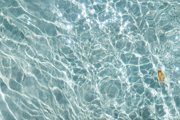 Acqua blu strutturata in piscina — Foto Stock