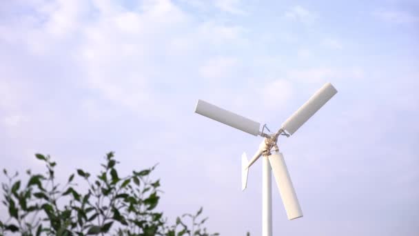 Éolienne Avec Fond Bleu Ciel — Video