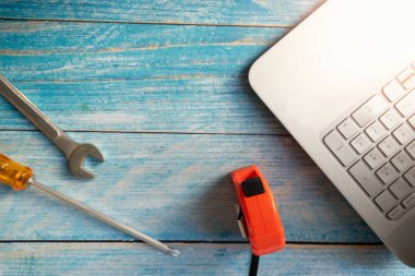 Masada laptop ile craftman aracı.