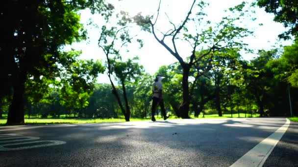 时间推移人们在公共公园为健康而跑步 — 图库视频影像
