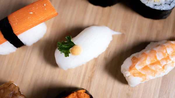Japońskie Jedzenie Najlepsze Widoki Różne Rodzaje Sushi Talerzu — Zdjęcie stockowe