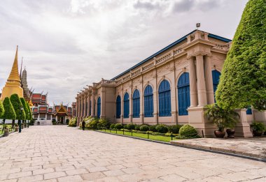 Zümrüt Buda ya da Wat Phra Kaew Tapınağı turistler için ünlü bir yerdir.