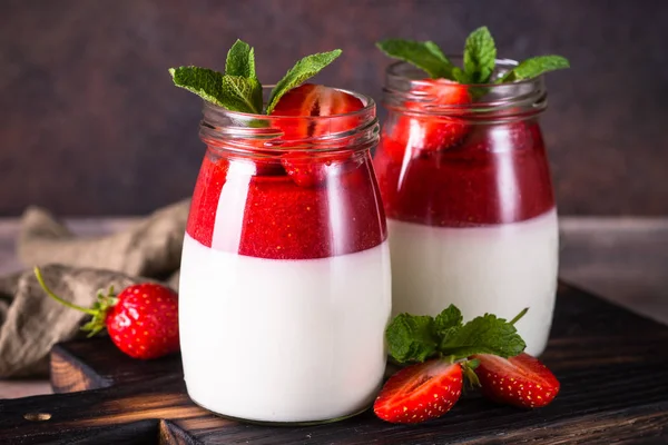 Panna cotta with strawberry. — Stock Photo, Image