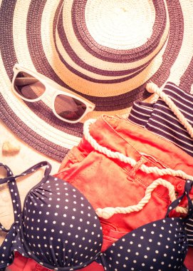 Plaj kıyafetleri en iyi görünümü ayarla.