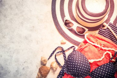 Plaj kıyafetleri en iyi görünümü ayarla.