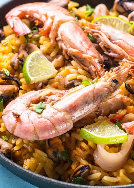 Seafood paella with shrimps, mussel and octopus. — Stock Photo, Image