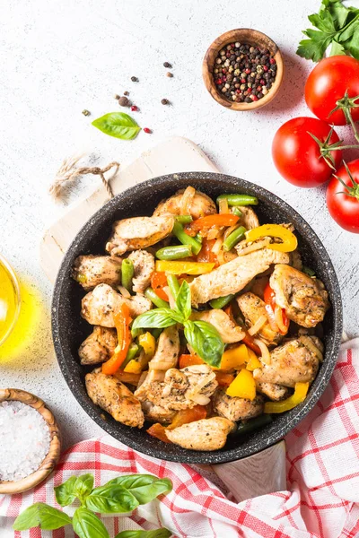 Chicken fried with vegetables. — Stock Photo, Image