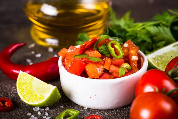 Salsa sos ve malzemeler.