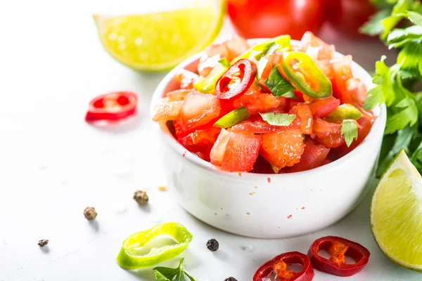 Geleneksel Latin Amerika Meksika salsa sosu beyaz.