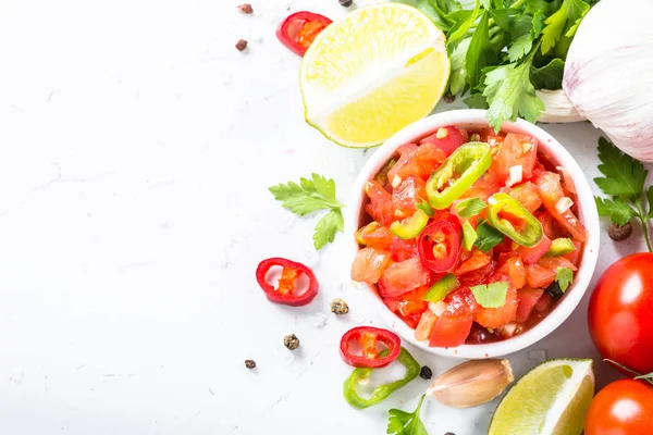 Geleneksel Latin Amerika Meksika salsa sos ve malzemeyi o