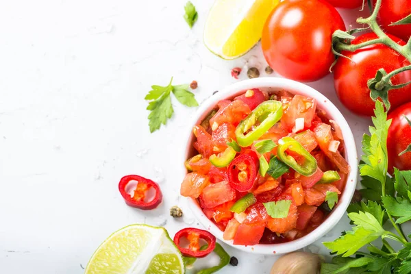 Geleneksel Latin Amerika Meksika salsa sos ve malzemeyi o